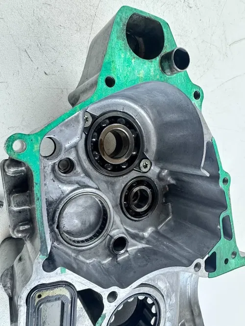 2006 Honda CRF450R Right Side Inner Crank Case Bottom End Engine With Bolts