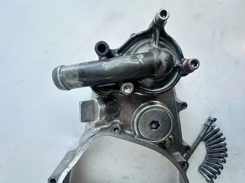 2006 Honda CRF450R Right Side Inner Clutch Cover W/ Bolts & Water Pump