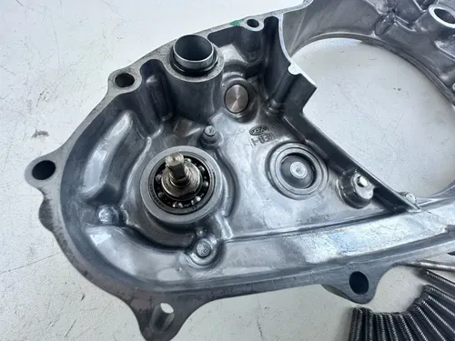 2006 Honda CRF450R Right Side Inner Clutch Cover W/ Bolts & Water Pump