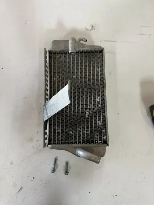 2004 Honda CRF450R Left Side Radiator & Devol Guard Nonfill Side
