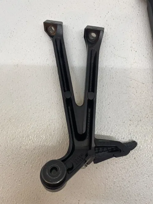 11-22 SUZUKI GSXR 600 REAR PASSENGER FOOT PEGS LEFT RIGHT GSXR600