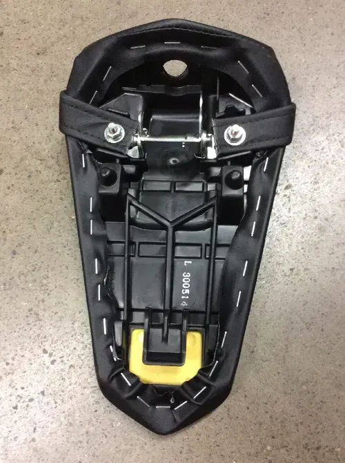 YAMAHA YZFR6 YZF R6 OEM REAR PASSENGERS PASSENGER SEAT YZFR1 R1 15 16 17 18
