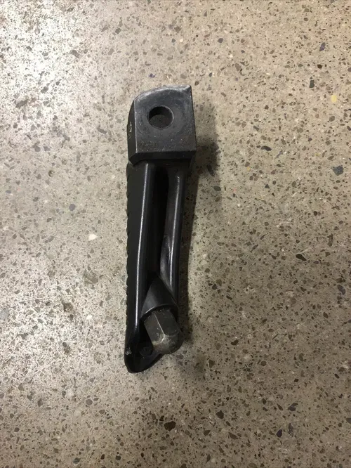 SUZUKI GSXR 600 750 GSX R600 R750 FOOT PEG REAR SET PASSENGER