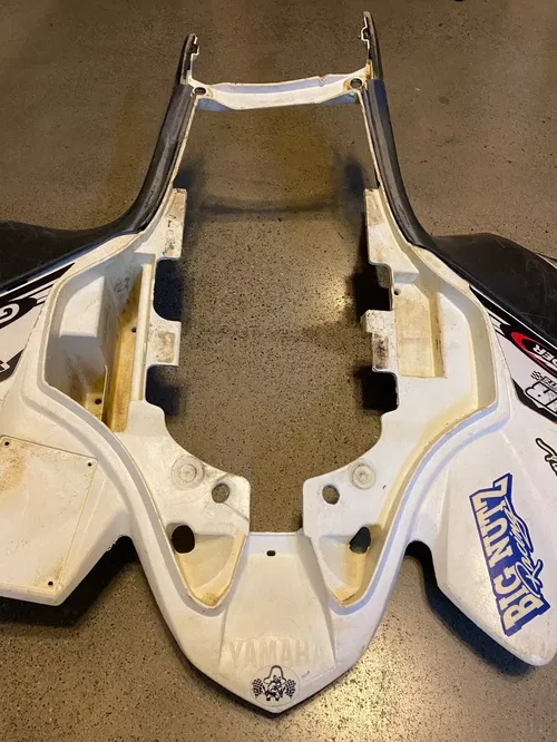 YFZ450R YAMAHA PLASTIC REAR WHITE FENDERS FENDER 18P 09 10 11 12 13 18P YFZ 450R