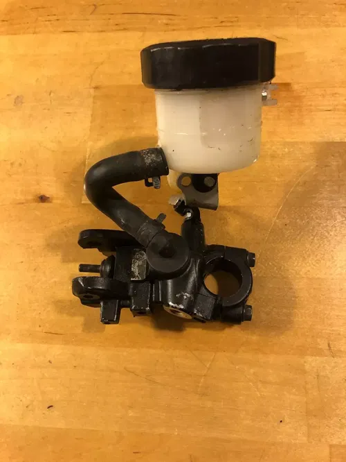 OEM Suzuki 2004-2007 GSXR 600 750 1000 Front Brake Master Cylinder Perch Mount