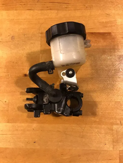 OEM Suzuki 2004-2007 GSXR 600 750 1000 Front Brake Master Cylinder Perch Mount