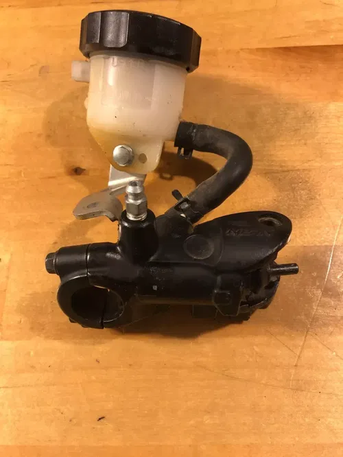 OEM Suzuki 2004-2007 GSXR 600 750 1000 Front Brake Master Cylinder Perch Mount