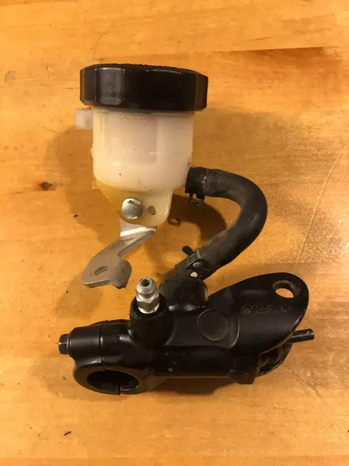 OEM Suzuki 2004-2007 GSXR 600 750 1000 Front Brake Master Cylinder Perch Mount