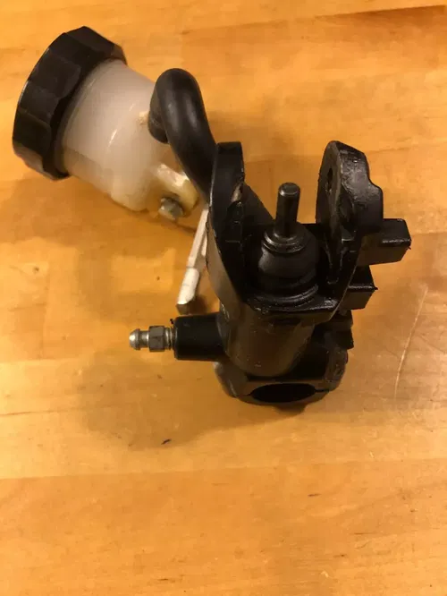 OEM Suzuki 2004-2007 GSXR 600 750 1000 Front Brake Master Cylinder Perch Mount