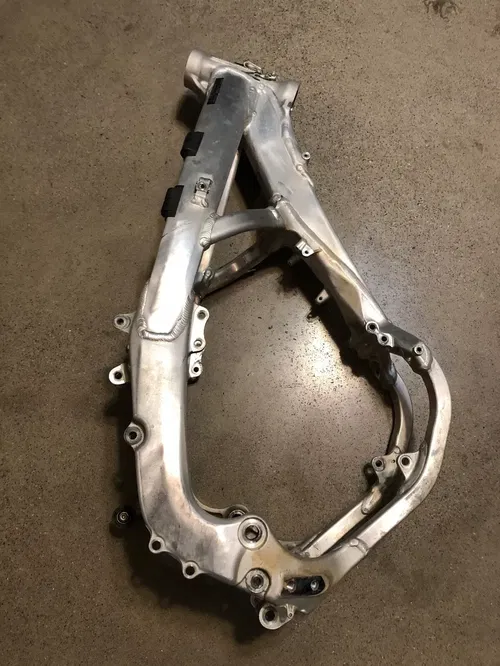 HONDA CRF450R CRF 450R MAIN FRAME CHASSIS 17 2017 OEM STOCK