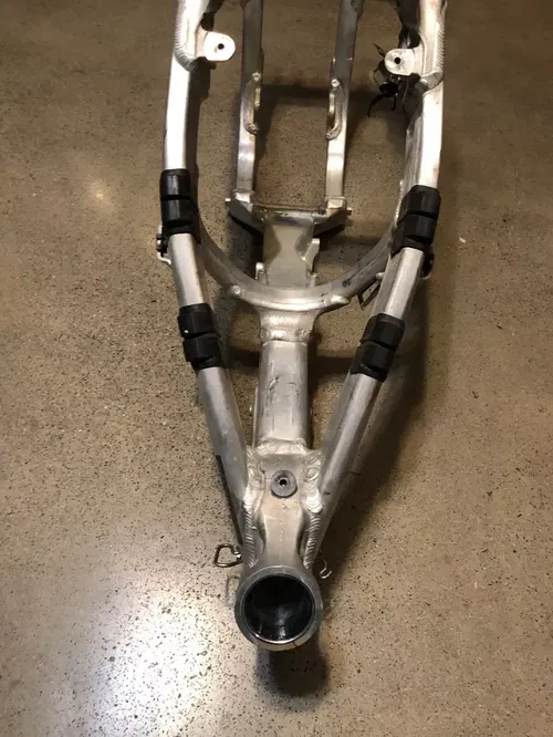 HONDA CRF450R CRF 450R MAIN FRAME CHASSIS 17 2017 OEM STOCK