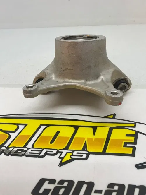CAN AM LEFT L LH REAR DRIVER SIDE KNUCKLE 2022-2025 MAVERICK X3 OEM