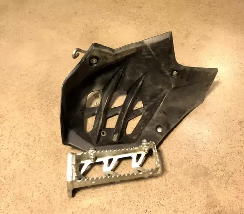 YAMAHA YFZ450R LEFT LH FOOT PEG HEEL GUARD 2014-2015-2016 14-15-16 20 22