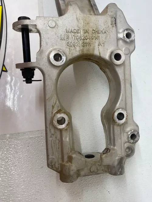 2024 CAN AM MAVERICK R RIGHT SIDE FRONT KNUCKLE SUSPENSION ARM USED 706204914