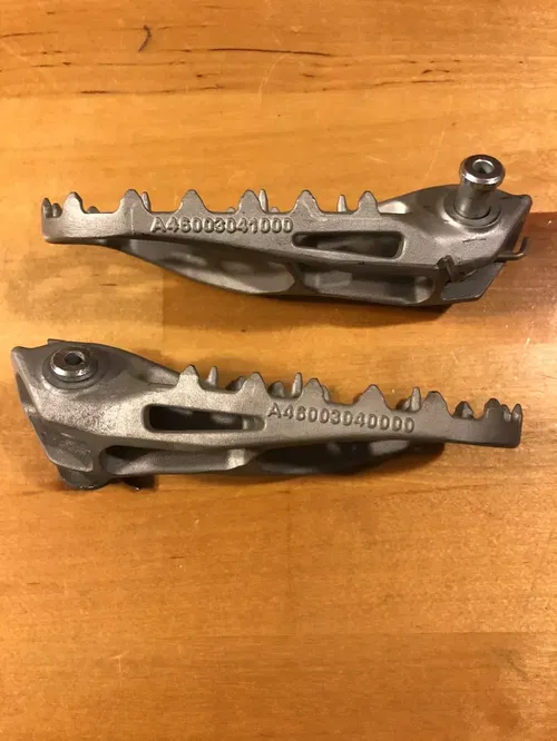 OEM 2023 KTM 300 SX FOOT PEGS RESTS LEFT RIGHT SET 125 250 350 450 FC XC SXF XCF