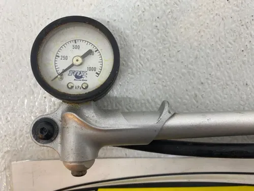 Fox Racing Shox  Gauge Air Pump 150 psi  1000 KPA
