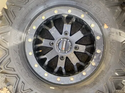 D - CAN AM X3 MAVERICK 1000 15" SYSTEM 3 BEADLOCK WHEELS 4/137 30" MAXXIS TIRES