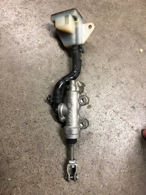 93 1993 SUZUKI KATANA 1100 GSX1100F GSX 1100F REAR BRAKE MASTER CYLINDER OEM