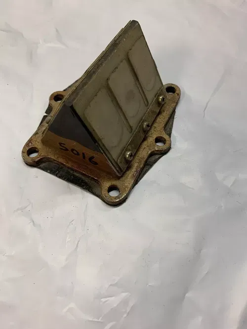 HONDA CR250R CR 250R CR 250 R INTAKE REED CAGE MANIFOLD INSULATOR CARBURETOR