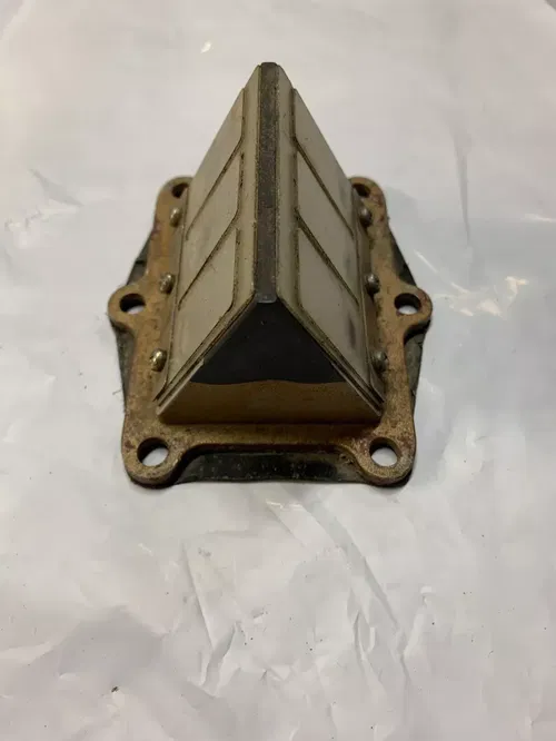 HONDA CR250R CR 250R CR 250 R INTAKE REED CAGE MANIFOLD INSULATOR CARBURETOR