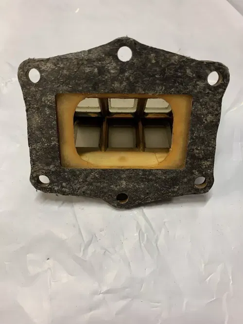 HONDA CR250R CR 250R CR 250 R INTAKE REED CAGE MANIFOLD INSULATOR CARBURETOR
