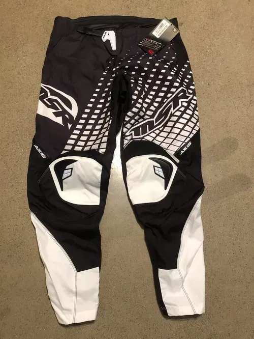 MSR M16 AXXIS PANTS RACING BLACK WHITE ADULT MENS SIZE 38