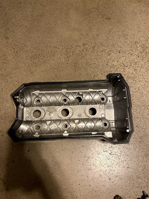 18 Can Am Maverick X3 Turbo XDS 900 Engine Motor Cylinder Head Valve Cover Panel