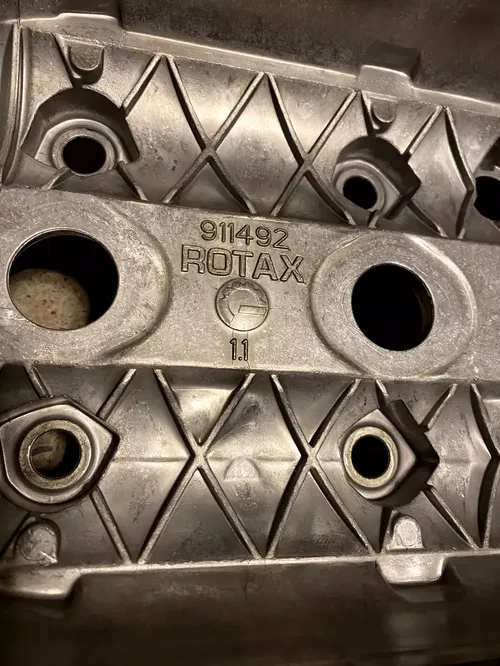 18 Can Am Maverick X3 Turbo XDS 900 Engine Motor Cylinder Head Valve Cover Panel