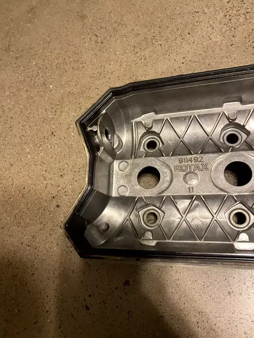 18 Can Am Maverick X3 Turbo XDS 900 Engine Motor Cylinder Head Valve Cover Panel