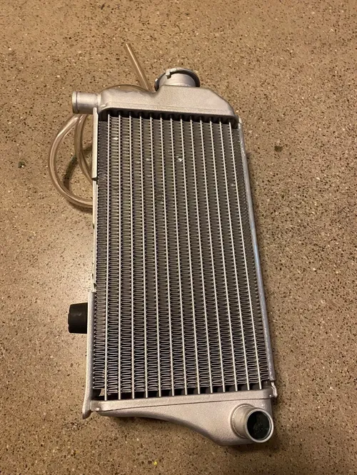 Suzuki RMZ 450 250 NEW OEM Radiator RMZ450 RMZ250 2018 2019 2020 2021 2022 RM-Z