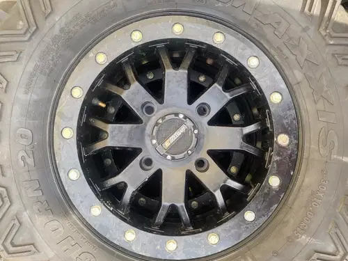 C - CAN AM X3 MAVERICK 1000 15" SYSTEM 3 BEADLOCK WHEELS 4/137 30" MAXXIS TIRES