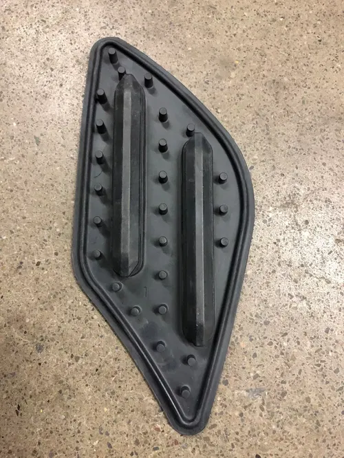 OEM POLARIS LEFT FLOORBOARD PAD INSERT RUBBER VICTORY CROSS ROADS COUNTRY VISION