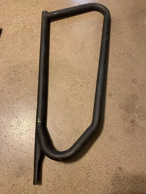 19 20 21 22 23 CAN AM MAVERICK X3 1000 TURBO LH LEFT L LOWER DOOR FRAME METAL