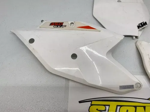 KTM OEM WHITE FRONT REAR NUMBER PLATE PLASTIC 125 150 250 300 350 450 SX SXF XCF