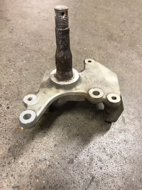 SUZUKI LTZ400 LTZ 400 2003-2008 RH RIGHT SIDE SPINDLE KNUCKLE KFX400 DVX400 OEM