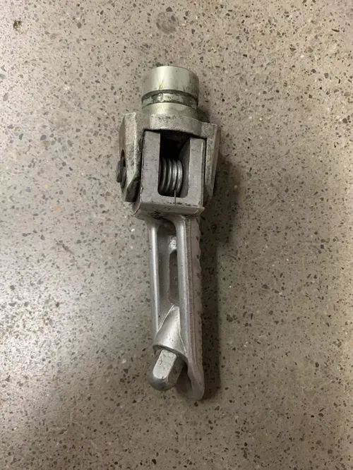 YAMAHA YZF R1 YZFR1 FOOT PEG REAR SET PASSENGER LEFT SIDE