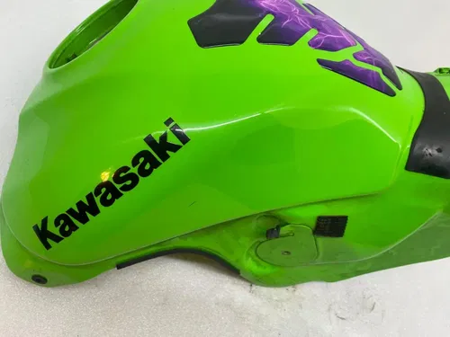 2021 2022 2023 2024 KAWASAKI NINJA ZX10R OEM GAS TANK FUEL CELL PETROL RESERVOIR