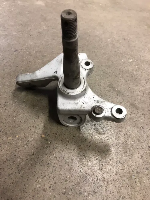YAMAHA RAPTOR 660 660R RH RIGHT SIDE SPINDLE KNUCKLE OEM YFM660 01-05 2001-2005
