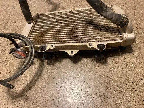 YAMAHA YFZ450 YFZ 450 CARB MODEL RADIATOR STOCK OEM 2004 2005 04 05 HOSES CAP