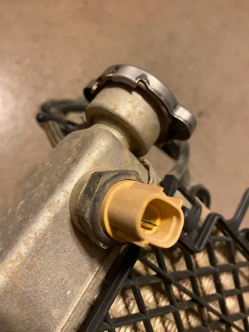 YAMAHA YFZ450 YFZ 450 CARB MODEL RADIATOR STOCK OEM 2004 2005 04 05 HOSES CAP