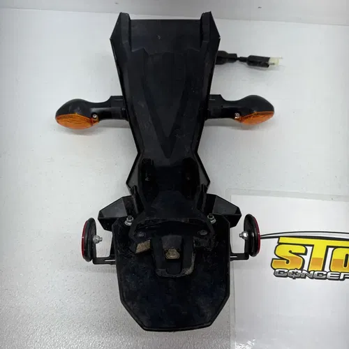 2018 HONDA GROM 125 OEM TAILLIGHT LICENSE BRACKET REAR FENDER MUD COVER 14-19