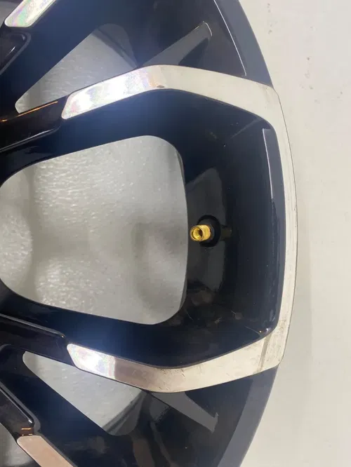 2020 2021 2022 2024 CAN-AM SPYDER RT FRONT WHEEL DEEP BLACK & CHROME 706204095 B