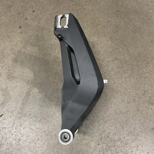 OEM 2016-2019 DUCATI PANIGALE 959 SWINGARM SWING ARM REAR CHASSIS WHEEL MOUNT