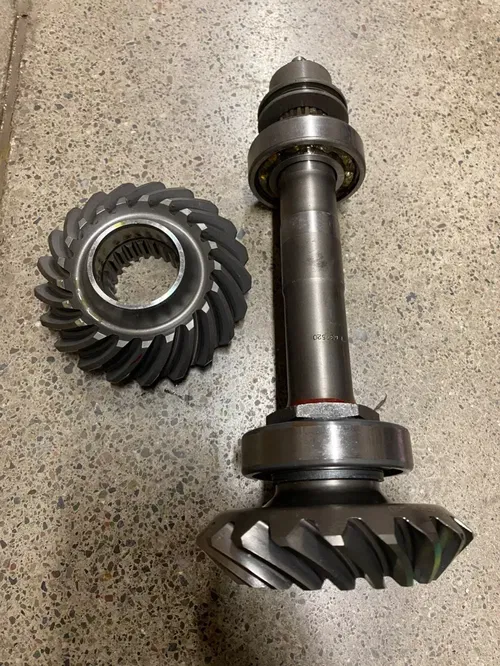 18 CAN-AM MAVERICK X3 TURBO MAX R TRANSMISSION PINION DRIVE SHAFT BEVEL GEAR SET