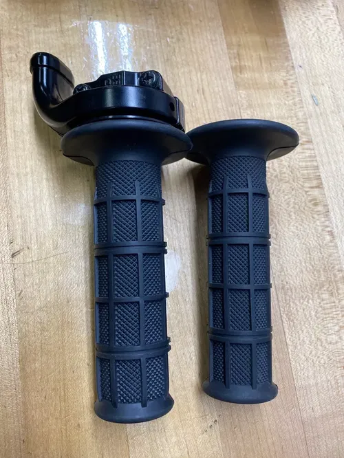 YAMAHA WR250F YZ250F YZ250FX TWIST THROTTLE NEW GRIPS YZ450F 450F WR TUBE