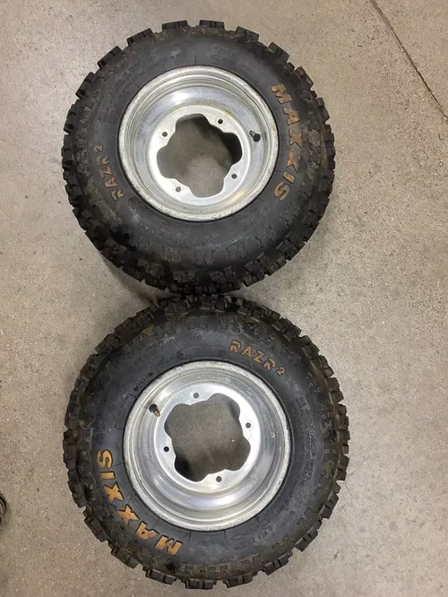 10" YAMAHA OEM FRONT WHEELS MAXXIS RAZR 2 NEW TIRES 10X6 4/156 YFZ450 BANSHEE