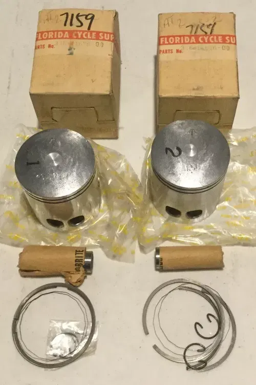 72-73 YAMAHA AT2 AT-2 PISTONS RINGS PINS CIRCLIPS 56MM SET OF 2