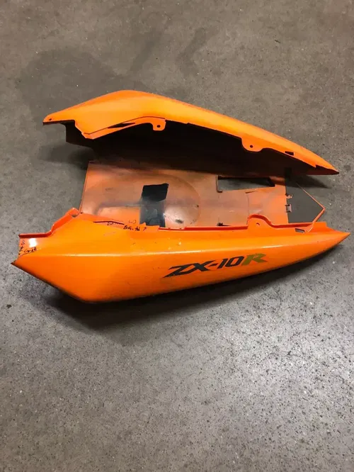 KAWASAKI NINJA ZX10R ZX 10R REAR BACK TAIL UNDERTAIL FAIRING COWL FENDER 04-05
