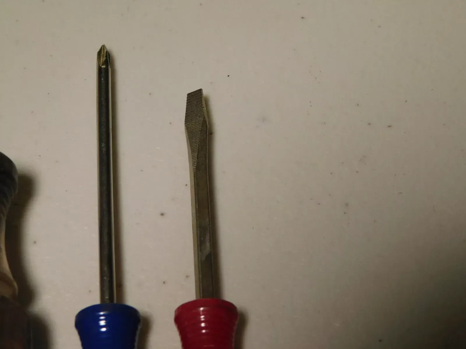 HUSKY SET LOT OF 5 SCREWDRIVERS FLAT SLOTTED PHILLIPS TOOLS SCREW DRIVERS