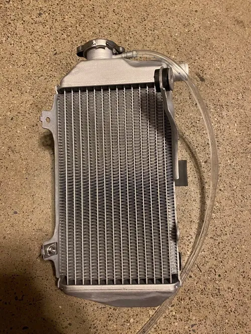 21 22 23 24 Honda CRF450R CRF 450R Raditator Right Fill Side 450RX 19100-MKE-AF0